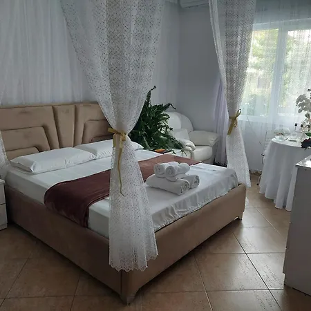 Luxury - Near Of The Park Tirana