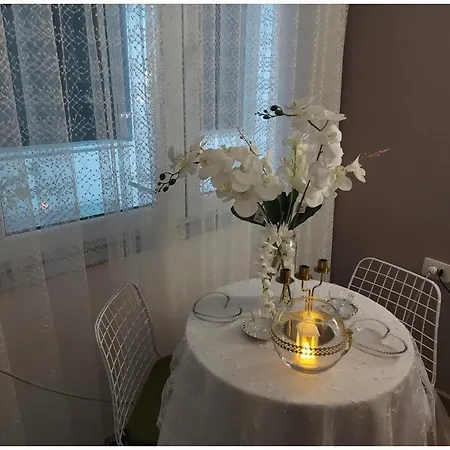 Apartment Luxury - Near Of The Park Tirana